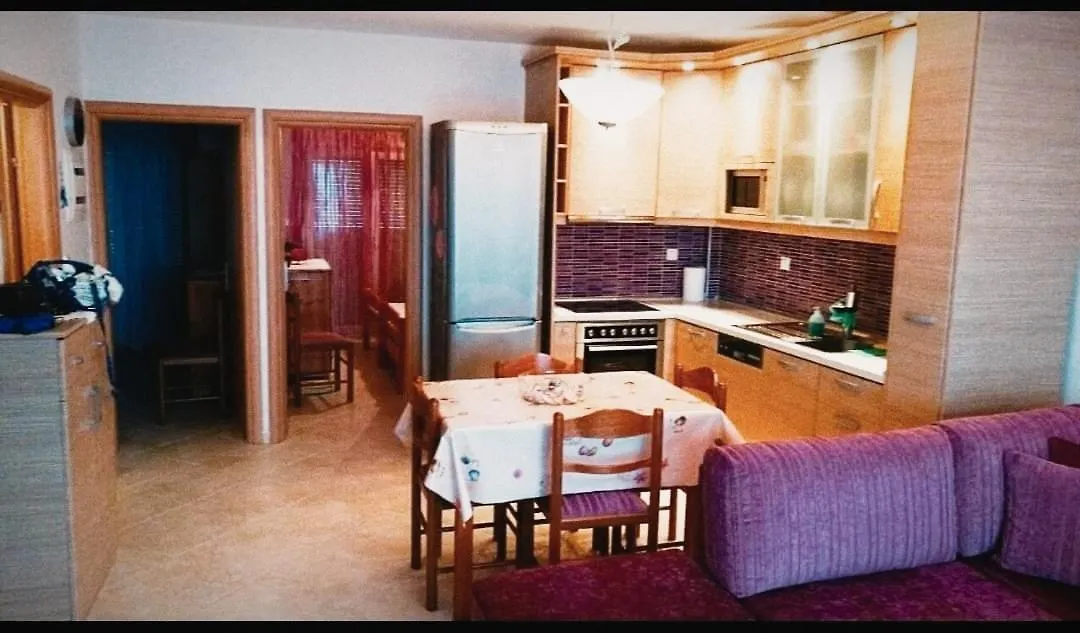 Emerald Apartment With Sea View كريوبيجي